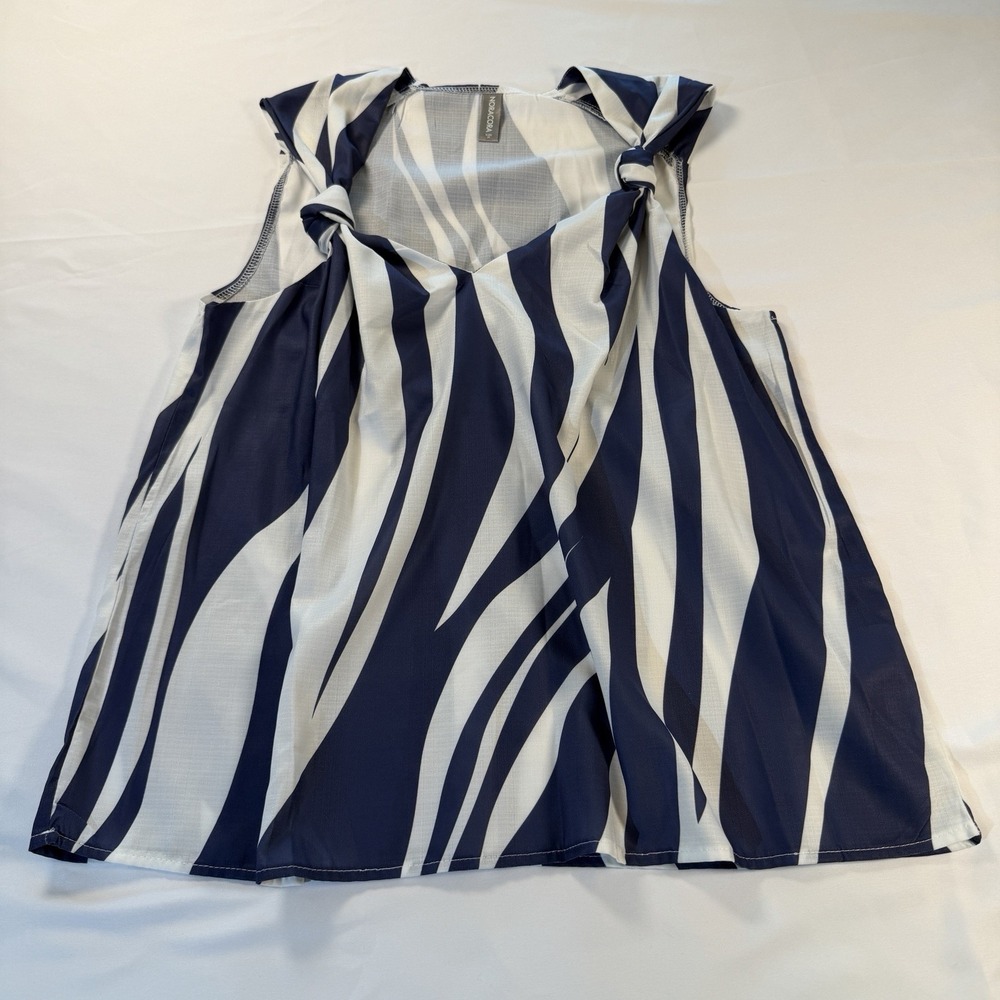 NoraCora Women's M Sleeveless Tank Blouse Navy White Wavy Stripe Knotted Beach
